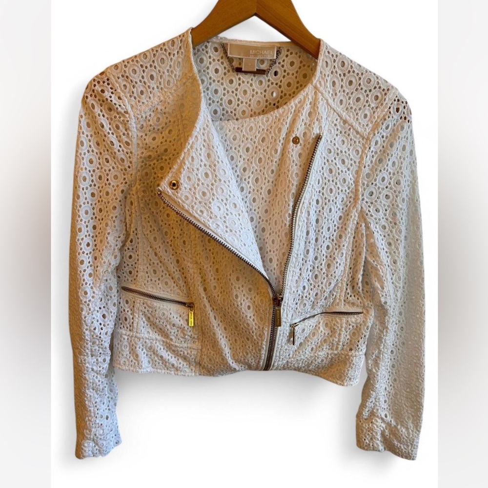 🤍 On-Trend FW2025🤍
Michael Kors— White Eyelet Moto Jacket - 4 -100%Cotton